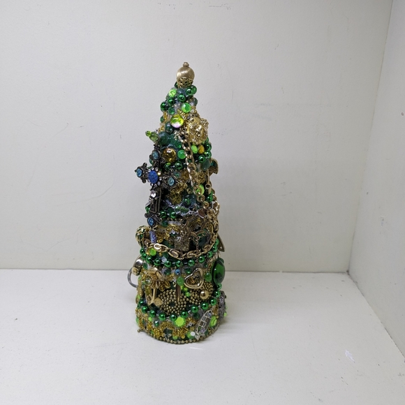 Green and gold. Handmade costume Jewelry tree. Gift, holiday, decor, birthday. - Picture 5 of 6